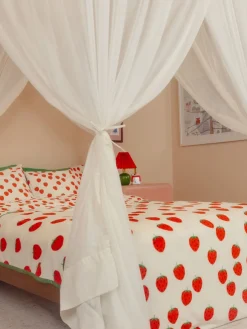Strawberries Fleece Bedspread Twin